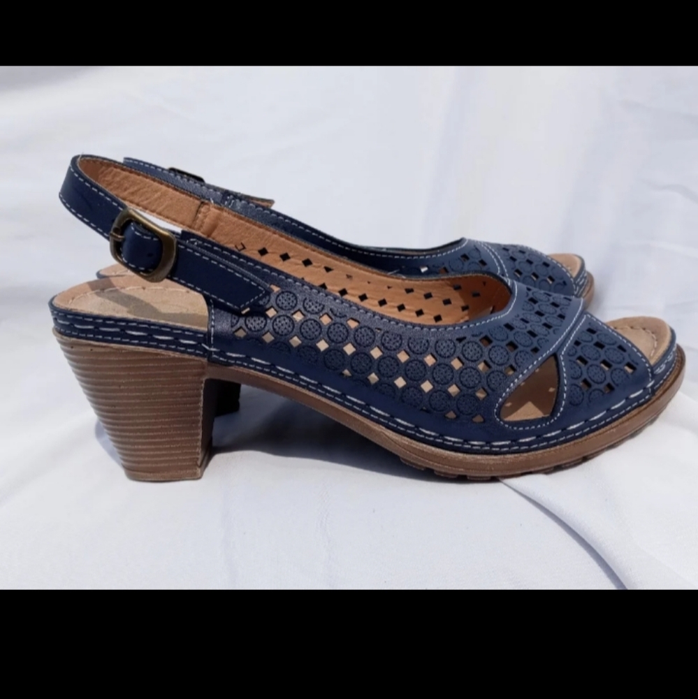 Open toe sandals